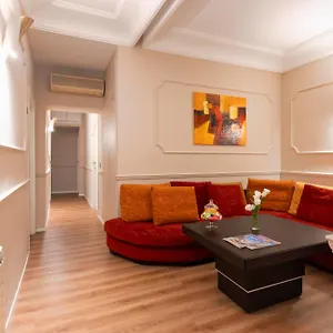 Hotel Magic, Rome