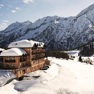 Locatori Hotel